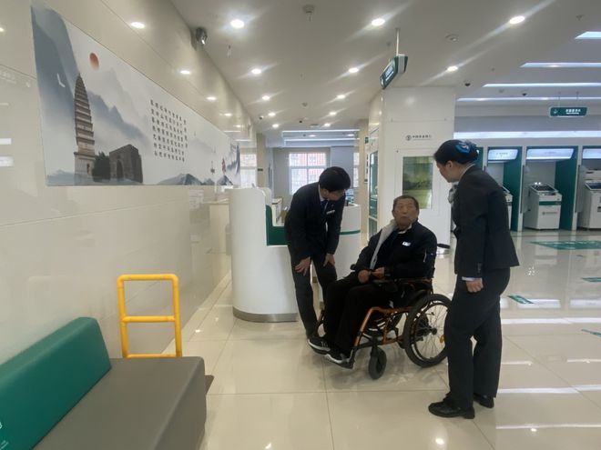 陕州支行温情服务特殊客户凯发K8国际农行三门峡