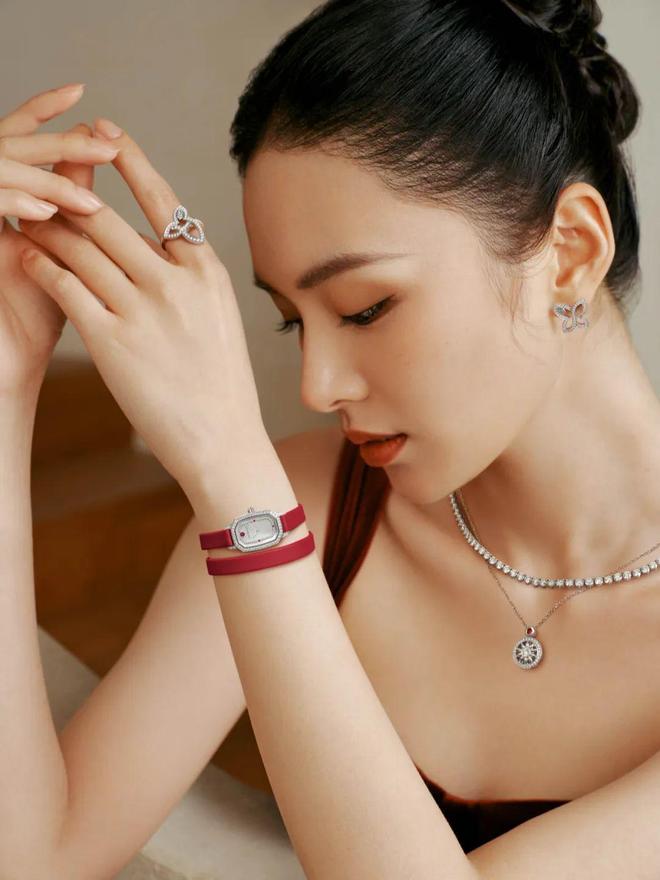 暴击跟着辛芷蕾解锁甜蜜指南！本周时髦大事  七夕奢牌浪漫(图30)